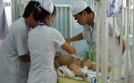 Mẹ đánh con 3 tuổi đến chấn thương sọ não vì áp lực cuộc sống