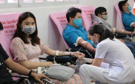 Nhiều người trẻ tình nguyện hiến máu dự phòng vì đại dịch Covid-19