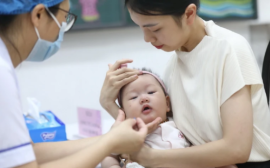 Đưa trẻ trong độ tuổi đi uống vitamin A trong hai ngày đầu tháng Sáu