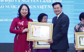 Nhà nước Lào trao tặng Huân chương cao quý cho lãnh đạo cấp cao Việt Nam