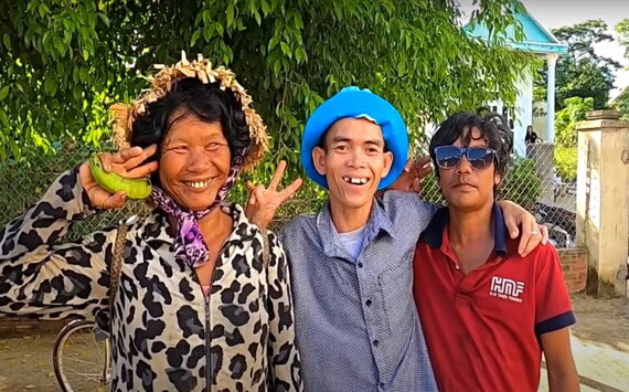 Chàng trai chăn bò trở thành hiện tượng mạng chỉ sau một đêm