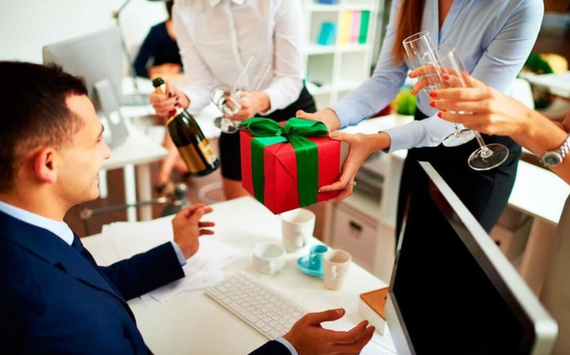 Cấm tặng quà Tết là để nhắc nhở cán bộ liêm chính