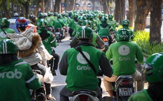 Các ứng dụng gọi xe, giao đồ ăn ở Việt Nam đồng loạt thu phụ phí