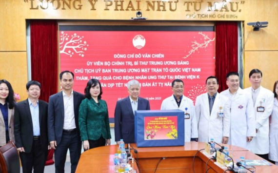Chủ tịch MTTQ Việt Nam thăm hỏi, tặng quà Tết y, bác sỹ, bệnh nhân Bệnh viện K